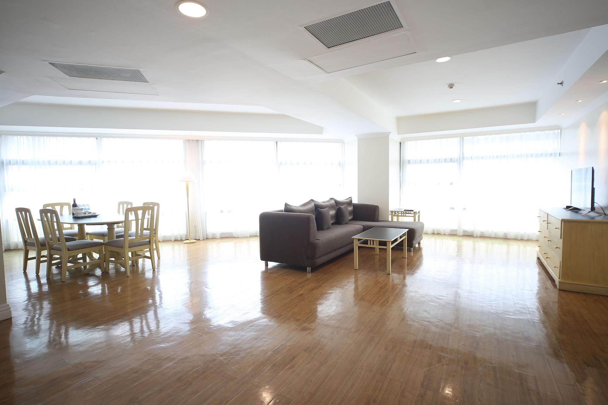 Hotel Infinity Tower 4*