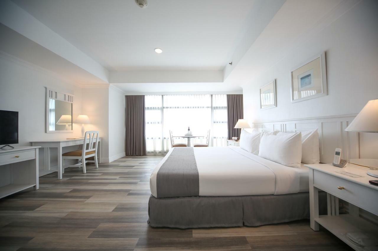 Infinity Tower 4* Makati City